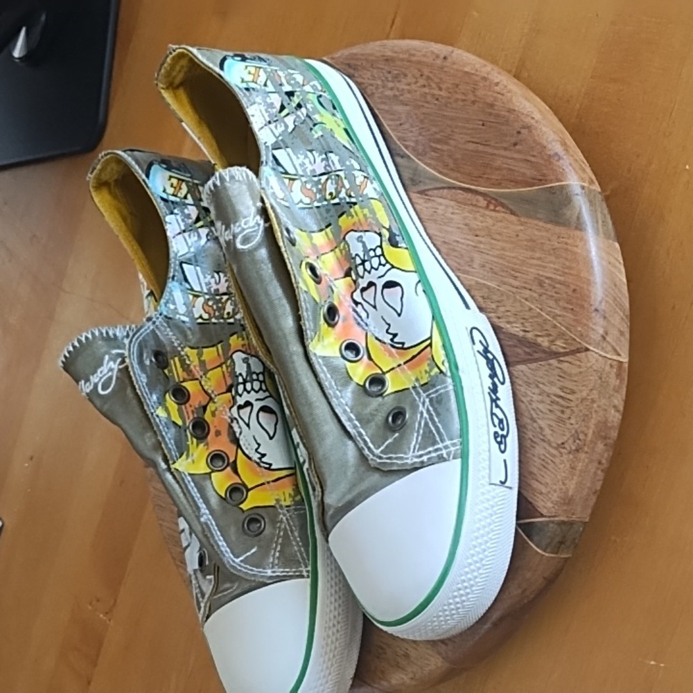 Ed Hardy men's size 8